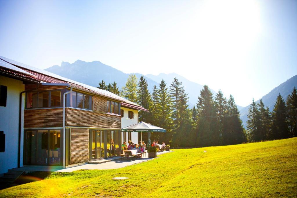 Jugendherberge Mittenwald Bagian luar foto