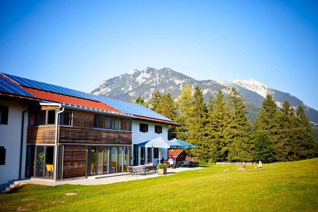 Jugendherberge Mittenwald Bagian luar foto